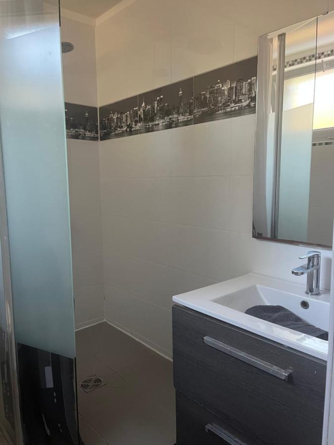 Chambres D'Hotes Poirier Bazin Montry Ngoại thất bức ảnh
