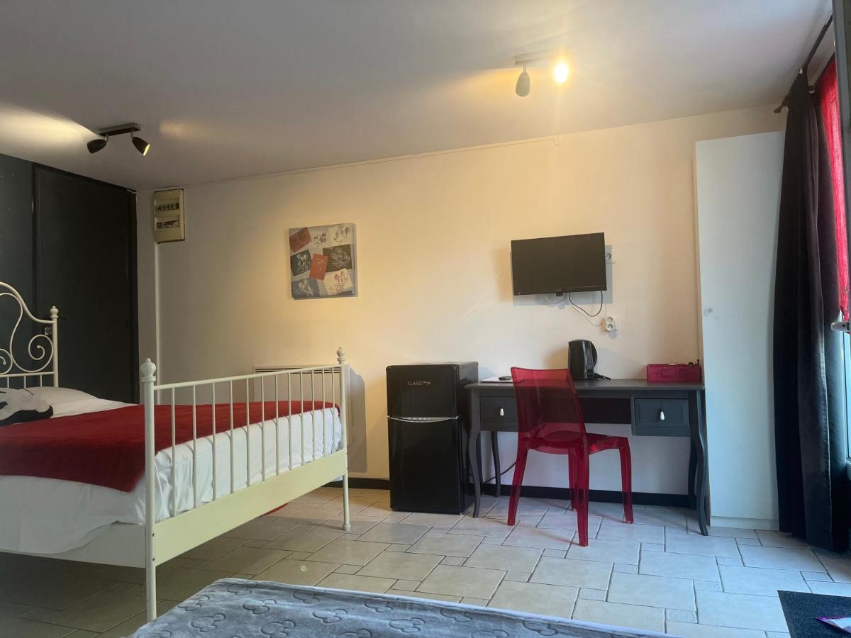 Chambres D'Hotes Poirier Bazin Montry Ngoại thất bức ảnh