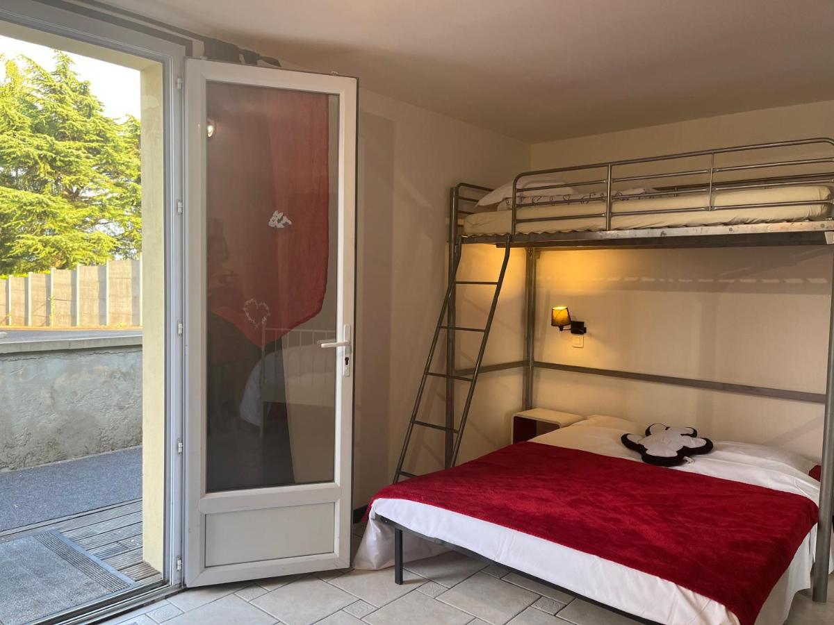 Chambres D'Hotes Poirier Bazin Montry Ngoại thất bức ảnh