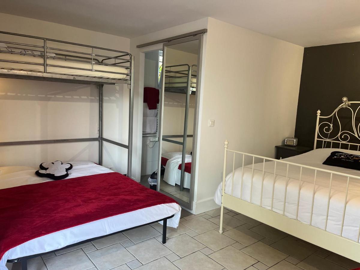 Chambres D'Hotes Poirier Bazin Montry Ngoại thất bức ảnh