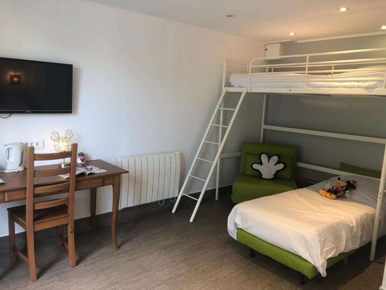 Chambres D'Hotes Poirier Bazin Montry Ngoại thất bức ảnh