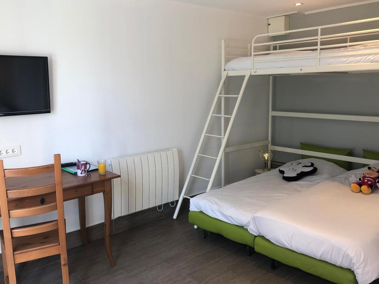 Chambres D'Hotes Poirier Bazin Montry Ngoại thất bức ảnh