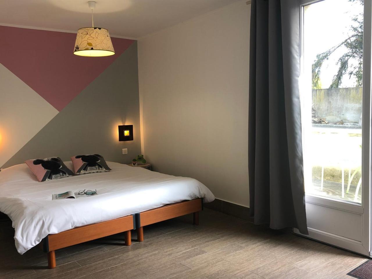 Chambres D'Hotes Poirier Bazin Montry Ngoại thất bức ảnh